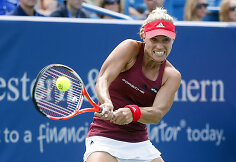 Karolina Pli&scaron;kova &bdquo;Western & Southern Open&ldquo; turnyro finale patiesė Angelique Kerber