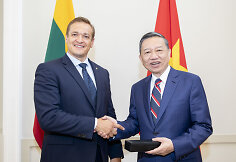 Vidaus reikalų ministras Eimutis Misiūnas susitiko su Vietnamo vie&scaron;ojo saugumo ministru ir jo delegacija