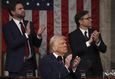 Donaldas Trumpas, J.D.Vance'as, Mike'as Johnsonas