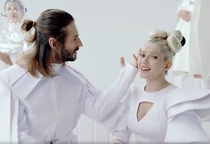 „Baby blue“ dainos vaizdo klipo filmavimo akimirka
