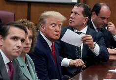 Donaldas Trumpas teisme