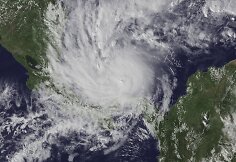 Atogrąžų audra Oto sustiprėjo iki uragano