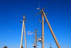 Dėl i&scaron;manaus tinklo elektros energija pasiekia gyventojus net ir pažeidus liniją