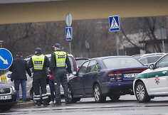 „Toyota Yaris“ ir „Subaru Legacy“ avarija