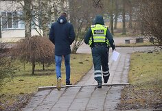Šiaulių policija drausmino per pertraukas rūkančius paauglius