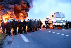 Prancūzijos policija susirėmė su degalų saugyklą blokuojančiais protestuotojais