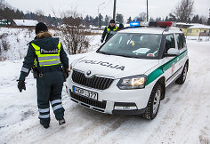 Policija konfiskuoja bėglio automobilį