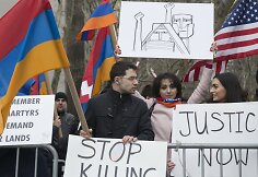 Armėnijoje į demonstraciją dėl neramumų Kalnų Karabache susirinko tūkstančiai