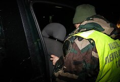 VSAT kinologas dirba su keturkoju kolega