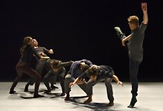 „RUBBERBANDance“