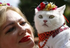 Ukrainiečiai tradiciniais rūbais demonstravo vienybę Kijevo gatvėse