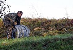 Slovėnijos armija įrenginėja spygliuotų vielų užtvaras