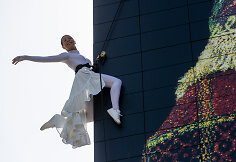 „Dance of Freedom“ vertikalaus šokio pasirodymas Ukrainai
