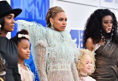 Beyonce ir jos palyda