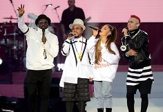 Ariana Grande ir &bdquo;The Black Eyed Peas&ldquo;
