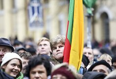 Vasario 16-osios minėjimas prie Signatarų namų Vilniuje