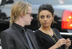 Macaulay Culkinas ir Mila Kunis (2009 m.)