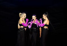 &bdquo;Queens of Roses&ldquo;
