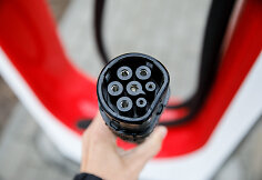 „Tesla supercharger“ krovimo stotelė Kaune
