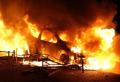 Po paauglio mirties &ndash; protestai Paryžiaus priemiestyje