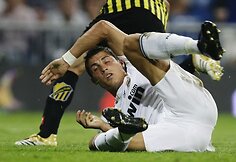 Antrosiose B grupės rungtynėse tarp Ispanijos vicečempiono Madrido „Real" ir „Al-Ittihad" (Saudo Arabija) klubų taip pat baigėsi lygiosiomis 1:1 (0:0).