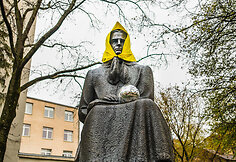 &bdquo;The Roop&ldquo; atributika papuo&scaron;tos skulptūros