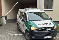 Benas Mikutavičius atvežtas į teismą