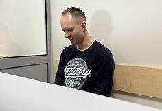 Benas Mikutavičius atvežtas į teismą