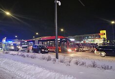 Ozo gatvėje susidūrė keturi automobiliai: vienas jų apvirto ant šono