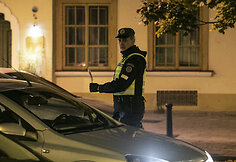 Lietuvos kelių policijos tarnybos pareigūnai tikrino elektrinių paspirtukų vairuotojų blaivumą