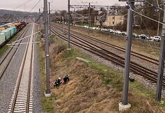 Vilniuje vaikinas &scaron;oko ant traukinio &ndash; nuplė&scaron;ė kabelį: elektra trenkė ir medikui