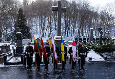 Vainikų padėjimo ceremonija 1863&ndash;1864 m. sukilimo vadams ir sukilėliams atminti Senųjų Rasų kapinių koplyčioje-kolumbariume