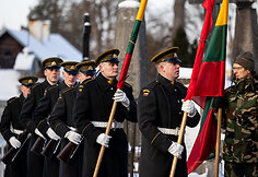 Vainikų padėjimo ceremonija 1863&ndash;1864 m. sukilimo vadams ir sukilėliams atminti Senųjų Rasų kapinių koplyčioje-kolumbariume
