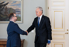Prezidentas Gitanas Nausėda susitiko su krašto apsaugos ministru Robertu Kaunu