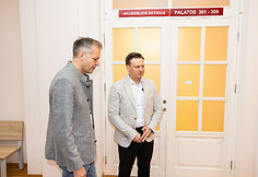 Mažojo žalgiriečio pirmųjų marškinėlių (šliaužtinukų) Vilniaus naujagimiams įteikimas