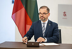 Pasirašyti susitarimai su Lazdijų ir Jurbarko rajono savivaldybėmis dėl poligonų