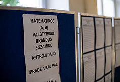 Abiturientai laiko valstybinį matematikos egzaminą