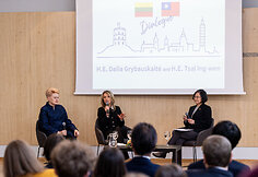 Dalia Grybauskaitė, Margarita Šešelgytė, Tsai Ing-wen