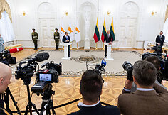 Nikas Christodulidis, Gitanas Nausėda