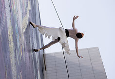 „Dance of Freedom“ vertikalaus šokio pasirodymas Ukrainai