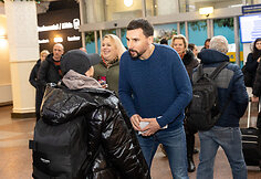 Filmo &bdquo;ReEmigrantai&ldquo; komanda pasitinka grįžtančius oro uoste