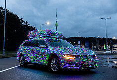 Vilnietis Justinas šventiškai papuošė savo automobilį