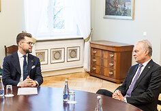Lukas Savickas, Gitanas Nausėda