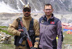 Lietuvį ir kitus alpinistus saugojo ginkluoti specialiojo Pakistano policijos padalinio pareigūnai 