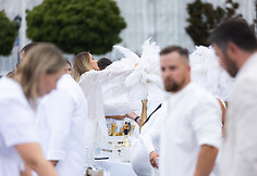 Vilniuje de&scaron;imtą kartą surengta &bdquo;Le Diner en Blanc&ldquo; vakarienė