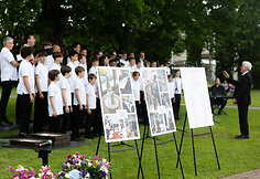 Širvintų Jaunimo sode įvyko skulptūros „Skaitanti mergaitė“, skirtos poetui Justinui Marcinkevičiui atminti, atidengimo ceremonija