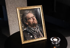 Atsisveikinimas su Andriumi Kulikausku Keistuolių teatro scenoje