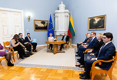 Ursula von der Leyen, Gitanas Nausėda