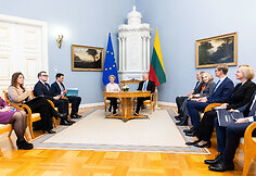 Ursula von der Leyen, Gitanas Nausėda
