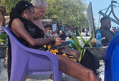 Vakariečiai turistai mielai bendrauja su vietiniais